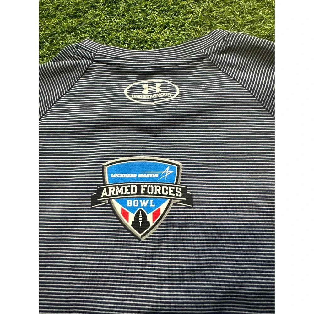 Under Armour T-Shirt Mens Medium Black‎ Striped Navy Football Armed Forces Bowl